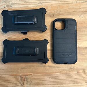 iPhone 14 OtterBox Black Rugged Phone Case with Belt Clip Holster